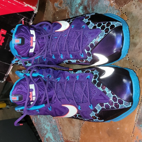 2014. Lebron XI. Size 14. Charlotte hornet colorway. With original box. Worn 1 - Picture 2 of 16
